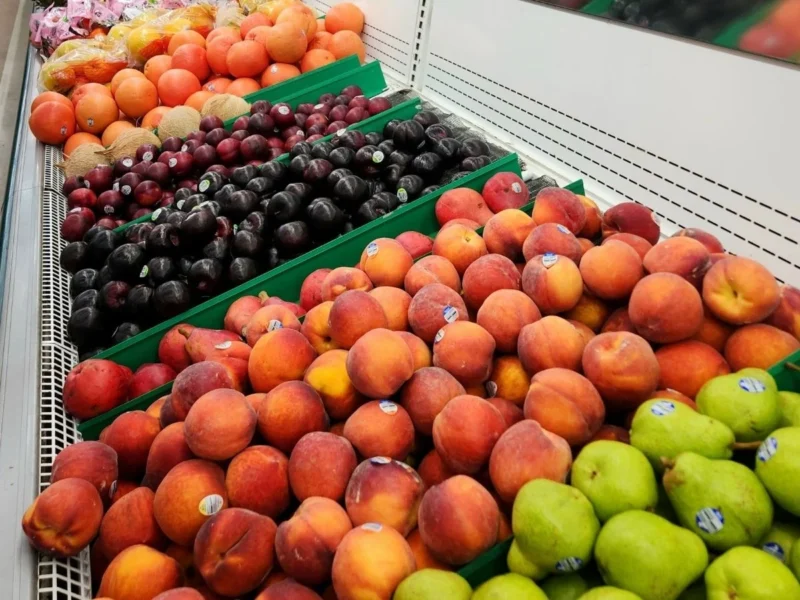 Fresh peaches and nectarines in the produce department