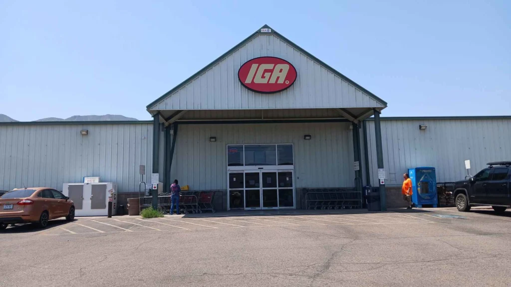 Tonto Basin Market building and parking lot with the IGA logo above the front entrance
